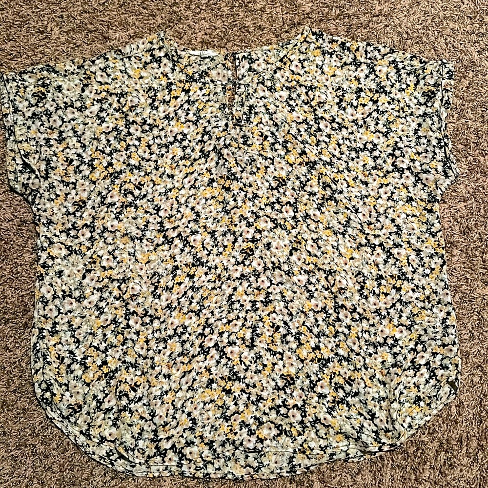 Women’s size XL floral blouse